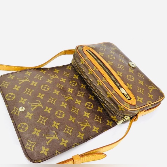 Louis Vuitton St. Germaine Monogram Crossbody Bag - Picture 4 of 12